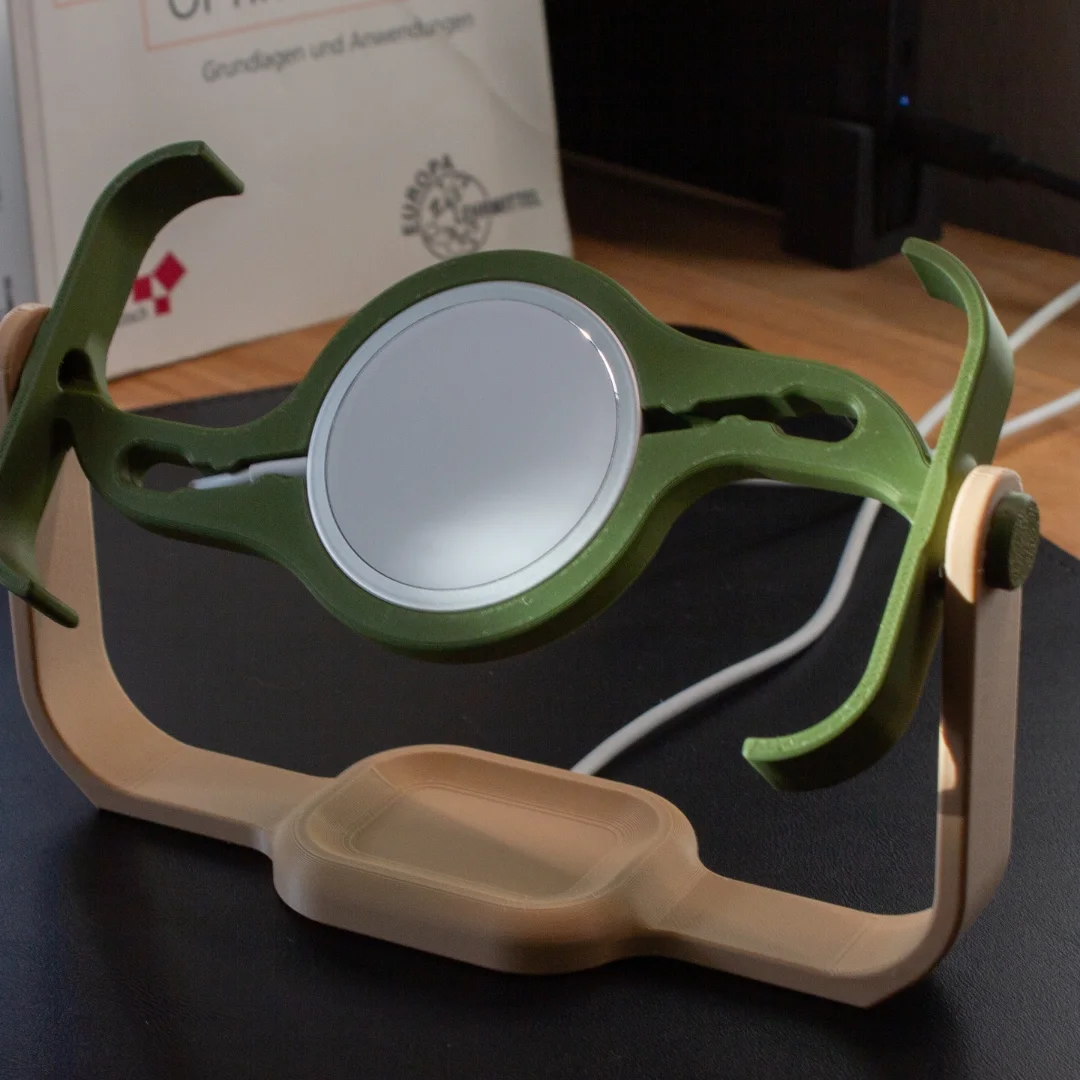 Apple 3-in-1 Charging Dock view 3
