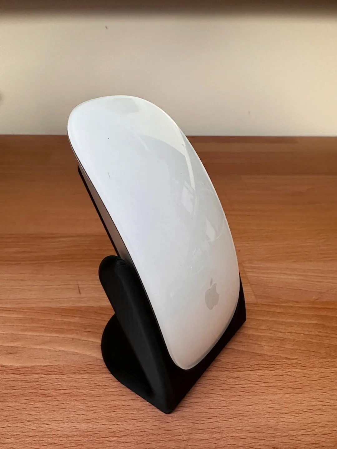 Magic Mouse Vertical Charging Stand view 2