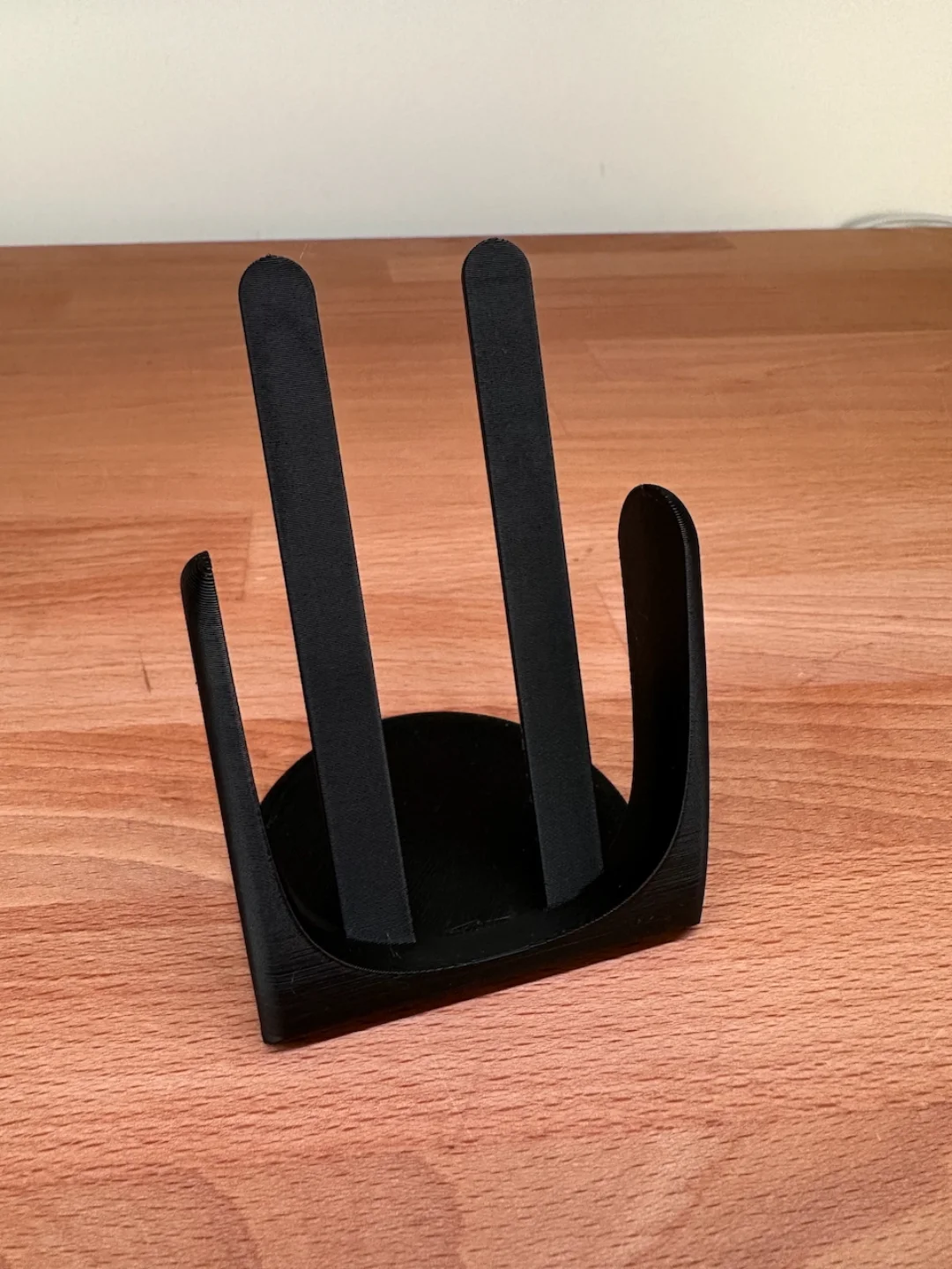 Magic Mouse Vertical Charging Stand view 3