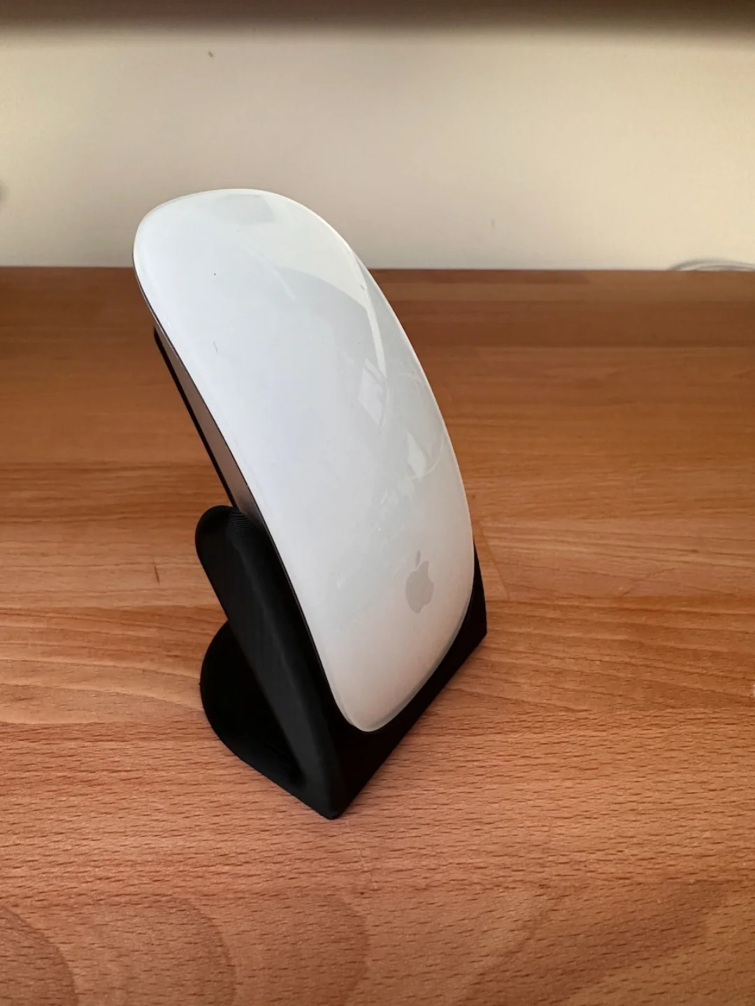 Magic Mouse Vertical Charging Stand view 4