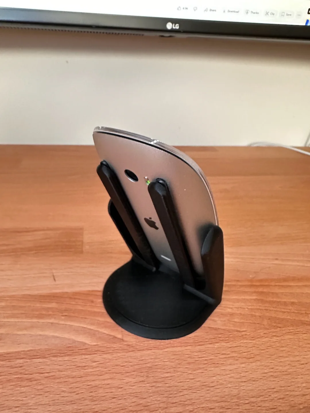 Magic Mouse Vertical Charging Stand view 5