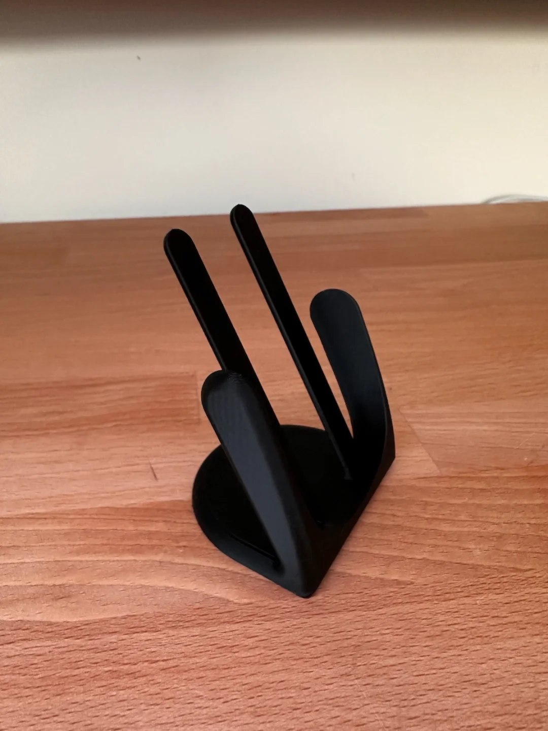 Magic Mouse Vertical Charging Stand view 6