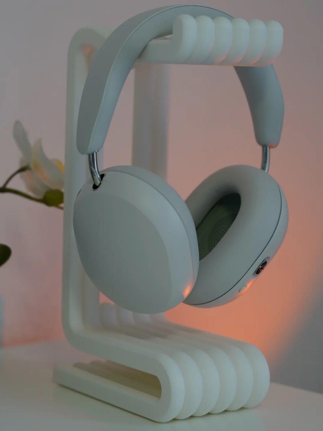 New Headphone Holder Design view 2