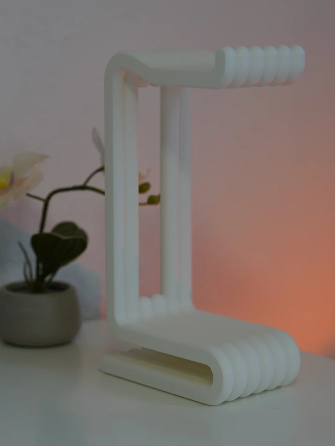 New Headphone Holder Design view 3