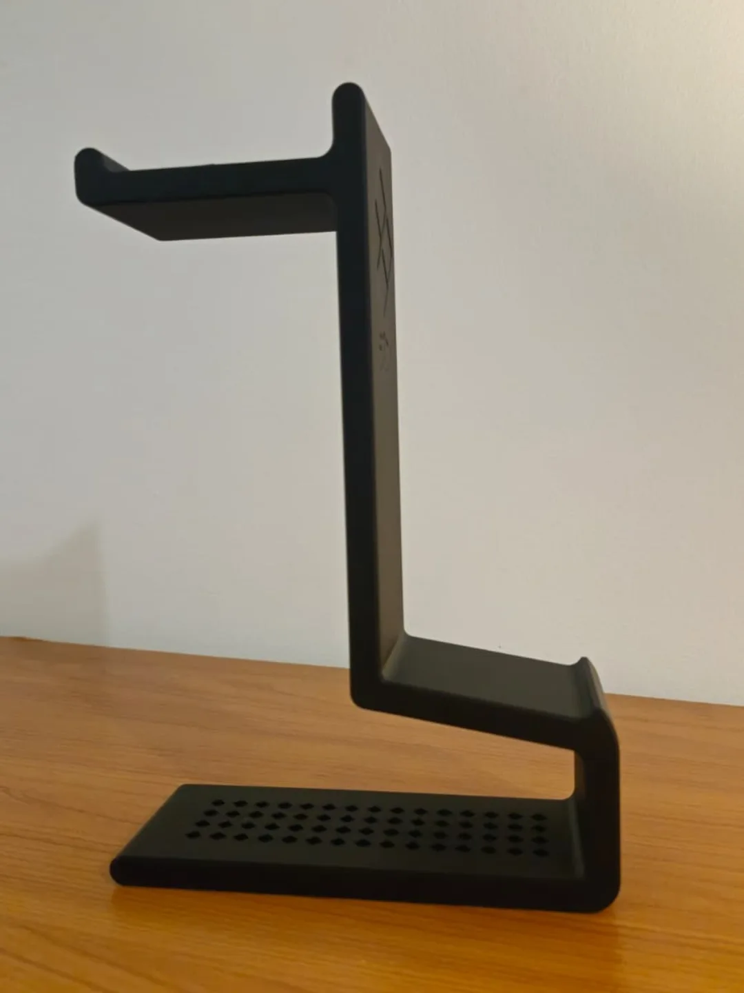 2-in-1 Headphone & PS5 Controller Stand view 2