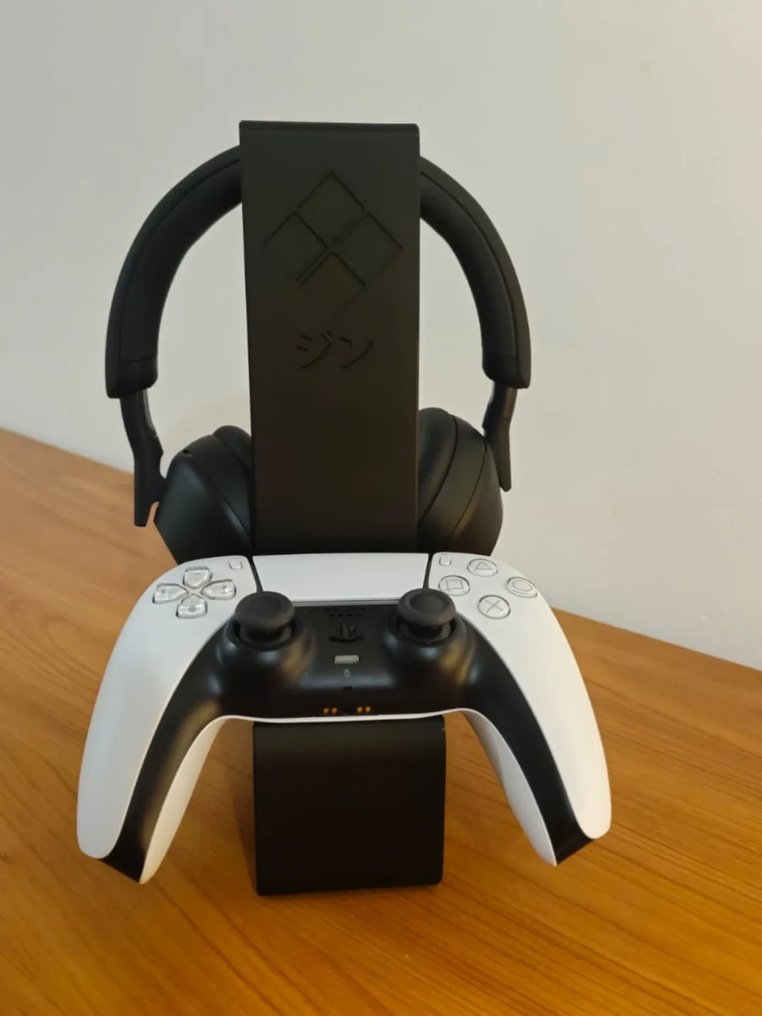 2-in-1 Headphone & PS5 Controller Stand view 3