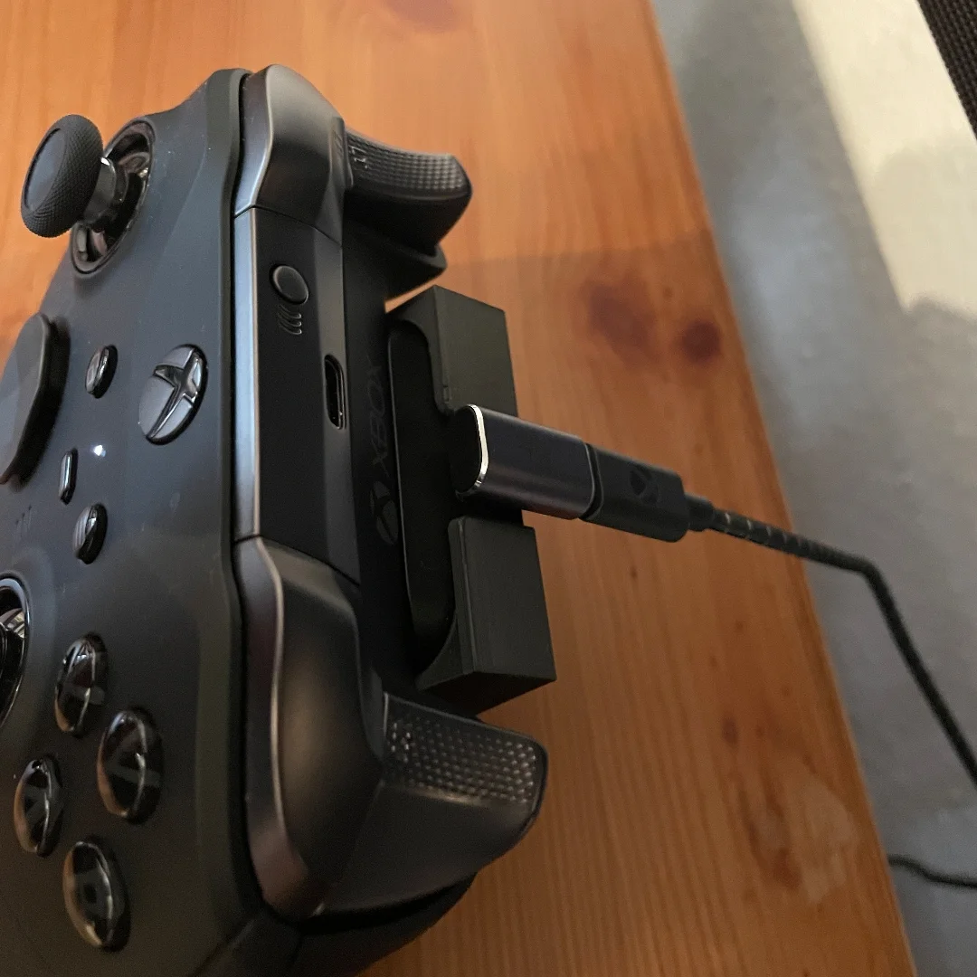 Xbox Elite 2 Controller Stand (Magnetic Dock) view 2